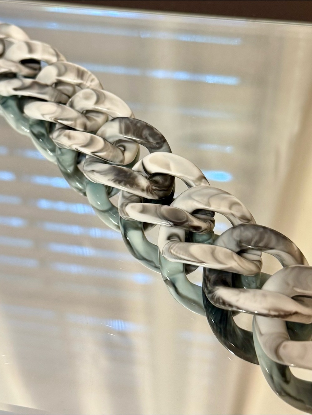 Marble-Effect Bag Chain - Picture 3 of 8